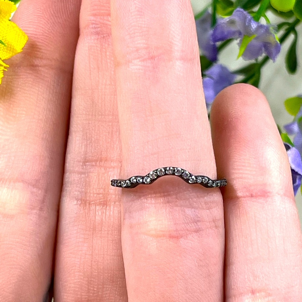925 Black Crystal Minimalist Crystal Wave Ring - Picture 3 of 5